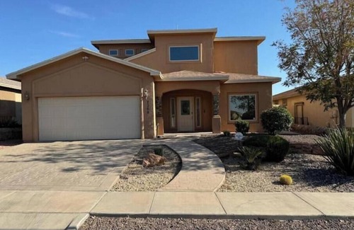 El Paso House | "Welcome to a stylish and spacious family retreat in El Paso"