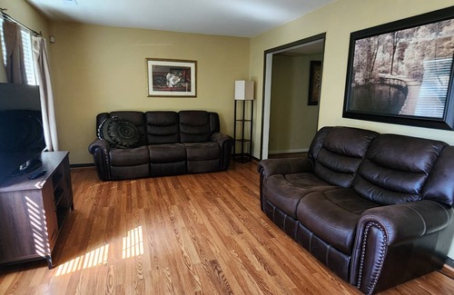 Highland Springs House | Welcome to Airport Stay at Gigi's, Cozy, Warm, and Inviting