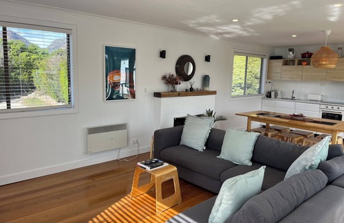 Coles Bay Apartment | Welcome to The Coles Bay Shack, centrally located in beautiful Coles Bay.
