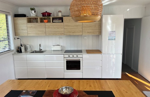 Coles Bay Apartment | Welcome to The Coles Bay Shack, centrally located in beautiful Coles Bay.
