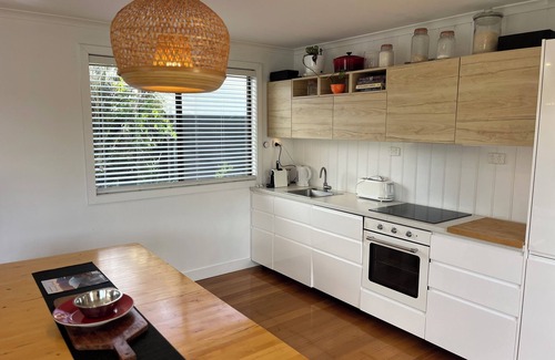 Coles Bay Apartment | Welcome to The Coles Bay Shack, centrally located in beautiful Coles Bay.