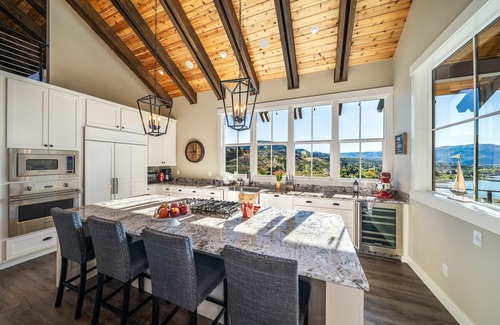 Chelan House | Welcome to Bailey's Barn at The Lookout at Lake Chelan