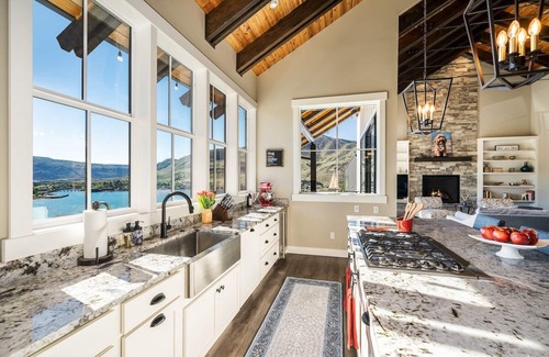 Chelan House | Welcome to Bailey's Barn at The Lookout at Lake Chelan