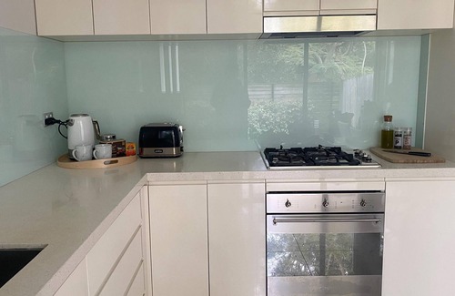 Caringbah House | Welcome to Nor Easter - 5 minutes to Cronulla Beaches & Restaurants