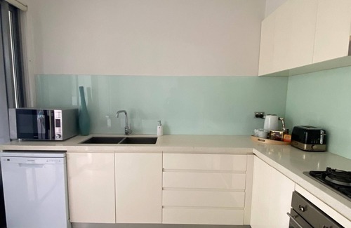 Caringbah House | Welcome to Nor Easter - 5 minutes to Cronulla Beaches & Restaurants