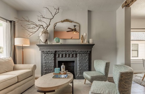 Miller House | Welcome to our charming and inviting modern retreat located in the heart of Oklahoma City