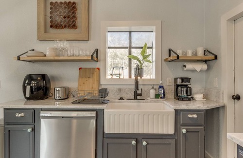 Miller House | Welcome to our charming and inviting modern retreat located in the heart of Oklahoma City