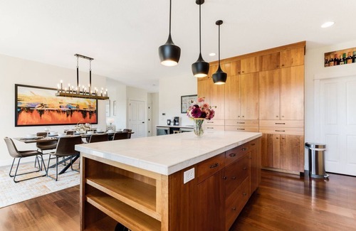 Newberg House | Welcome to Oz: A Vibrant Extended Stay Vineyardside Estate!