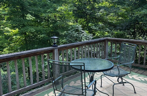 Melmore House | Welcome to St. John’s Hollow Retreat! Charming 3-bedroom house outside of Tiffin