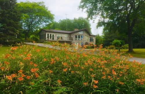 Cressy Apartment | Welcome to Sunset View – Your Lakeside Retreat in Prince Edward County