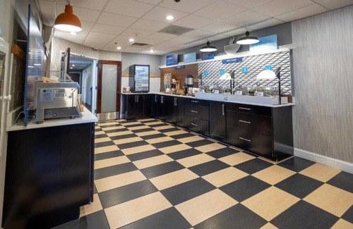 Elizabeth House | Welcome to the brand-new Room – Newark Airport