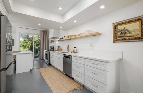 Temecula House | Welcome to The Buzze – Stylish 2BR/2BA Stay in Prime Murrieta Location!
