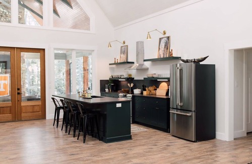 Saint Andrews House | Welcome to the Doc Holiday. Located in the Gorgeous Clifftops of Monteagle, TN.