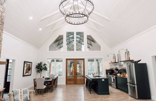 Saint Andrews House | Welcome to the Doc Holiday. Located in the Gorgeous Clifftops of Monteagle, TN.