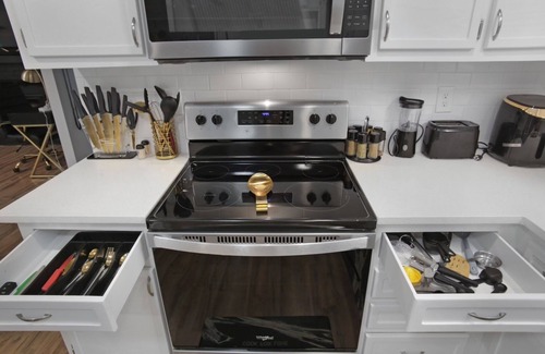 Stockbridge House | Welcome to the Good Life - with heated hot tub & Wifi and rental cars services