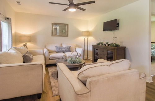 Pooler House | Welcome to The Guest House on Manden Drive your home away from home