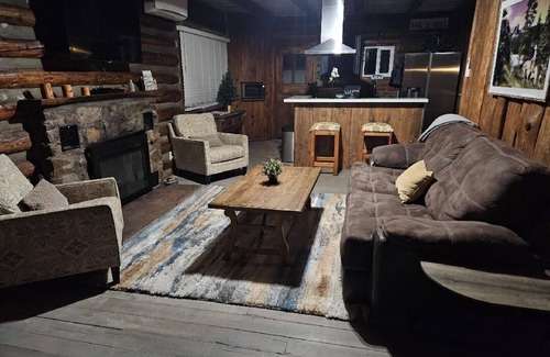 Prescott House | Welcome to The Hitching Post — Historic Prescott Retreat