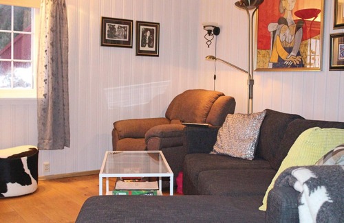 Flora Municipality House | Welcome to the island paradise of Reksta.