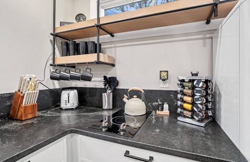 Creola Apartment | Welcome to the Juice Box!