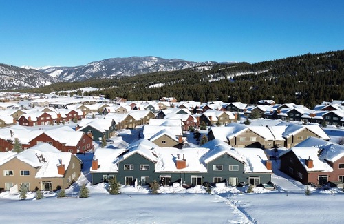 Big Sky Condo | Welcome to the Mountain's Edge Chalet located in the heart of Big Sky, Montana.