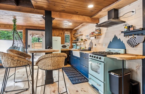 Newfield Cabin | Welcome to THE NEST, HotTub/Sauna/Rock Haven Lake access