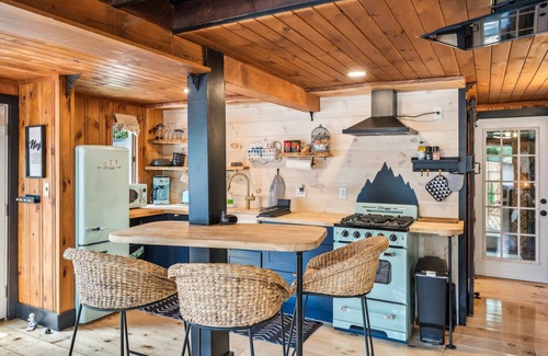 Newfield Cabin | Welcome to THE NEST, HotTub/Sauna/Rock Haven Lake access