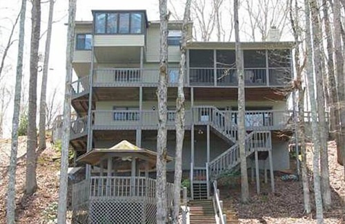Hayesville House | Welcome to The Treehouse on Lake Chatuge!