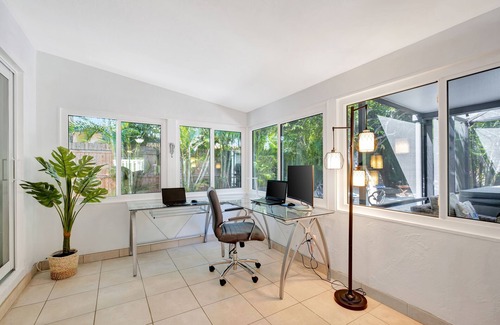 Riverview Estates House | Welcome to The Turtle Nest-Lanai w/Hot Tub+5mi to beach!