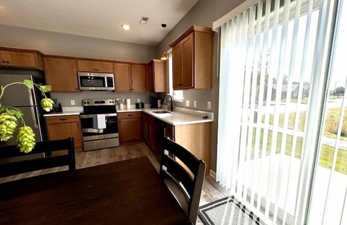 Mankato House | Welcome to The Willow - Spacious 4-bedroom townhome close to MSU