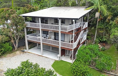 Valla Beach House | Welcome to this beautiful 4-bedroom holiday home located in Valla Beach.