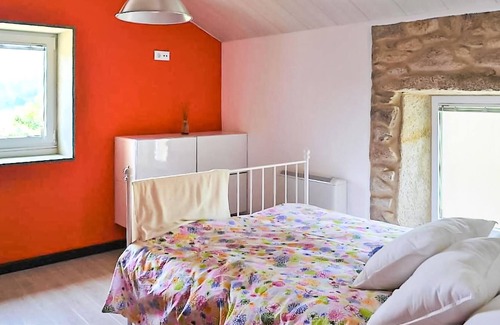 Vimianzo House | Welcome to this lovely vacation home close to the northwest coast of Spain.