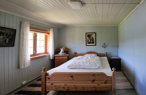 Lensvik House | Welcome to this venerable vacation home in Lensvik.