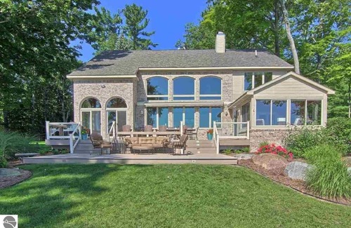 Williamsburg House | Welcome To Twin Palms A Beautiful Oasis On The Chain Of Lakes Near TC