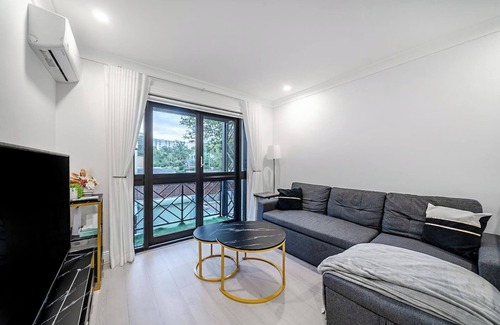 Redfern House | Welcome to Waterloo A Well connected Parkside Stay