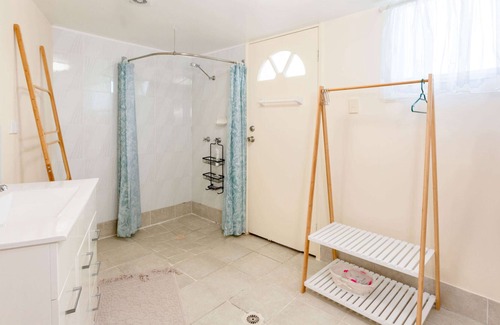 Farnborough House | Welcome to Yeppoon Hinz On The Beach