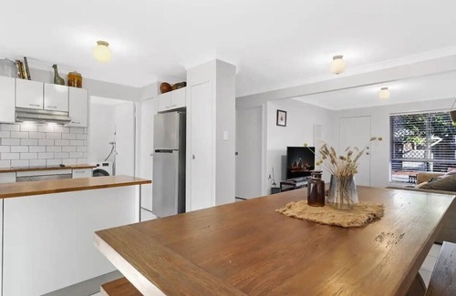 Bracken Ridge House | Welcome to your home away from home in Bracken Ridge!