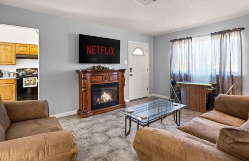Northeast El Paso House | Welcome to your home away from home! This quiet neighborhood is only 15 minutes to Ft