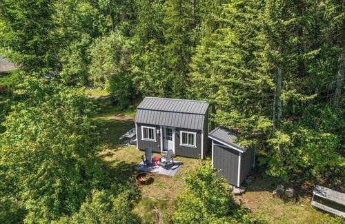 Harrison Cabin | Welcome to your lakeside glamping retreat in Powderhorn Bay on Lake CDA!