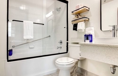 Lexington Hotel | Welcome to Your Lexington Escape - Spacious Suite w/Kitchenette