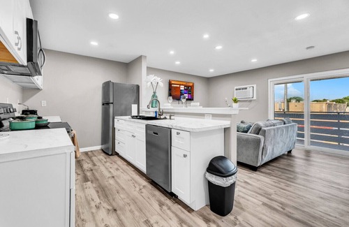 West Arlington Apartment | Welcoming 2BR Apartment Near Campus and Shops