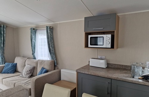 Par Ski Chalet | Welcoming 3 Bedroom Caravan 2 Min Walk to Beach