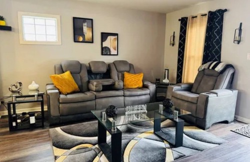 Groesbeck House | Welcoming 3-bedroom house with AC in Cincinnati