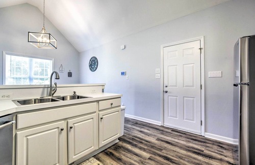 Apex House | Welcoming Abode w/Yard ~ 1 Mi to Dtwn Apex!