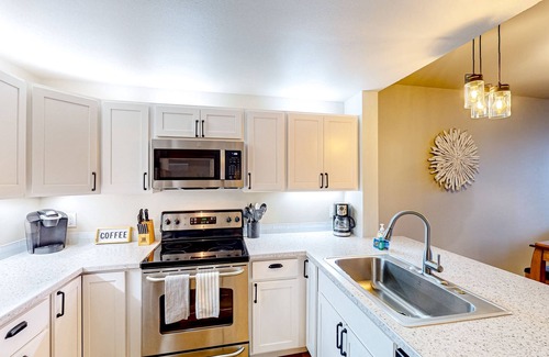 Chelan Condo | Welcoming condo with private balcony, pool, hot tub, & mountain/lake views