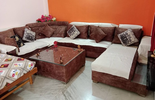Kolar Road House | Welcoming First floor in a bungalow with AC in charming Bhopal
