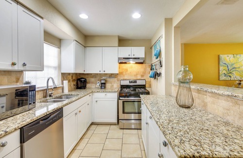 Willshire Terrace House | Welcoming Home ~ 6 Mi to Downtown San Antonio!