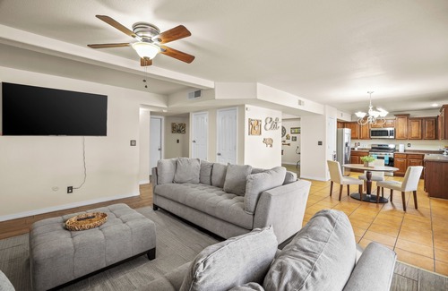 El Paso House | Welcoming home that rests in the shadows of The Franklin Mountains