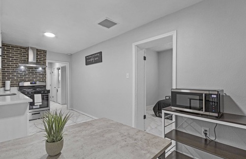 El Paso Apartment | Welcoming modern home in Central El Paso