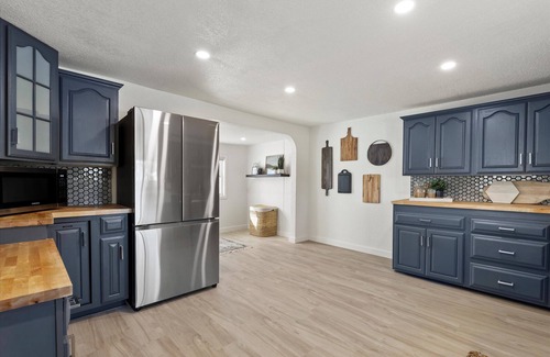 Village of Pewaukee House | Well Appointed Home- Large Patio + Steps to Lake & Summer Activities 😎 🌊