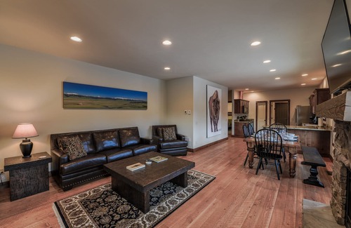 Ennis House | Well Appointed Vacation House in Ennis only 3 blocks from Main St.